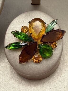 Vintage Glowing Art Deco brooch Cadmium and Uranium